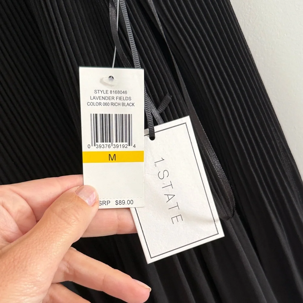 Chic Black Sleeveless Tank Top - Picture 2 of 7